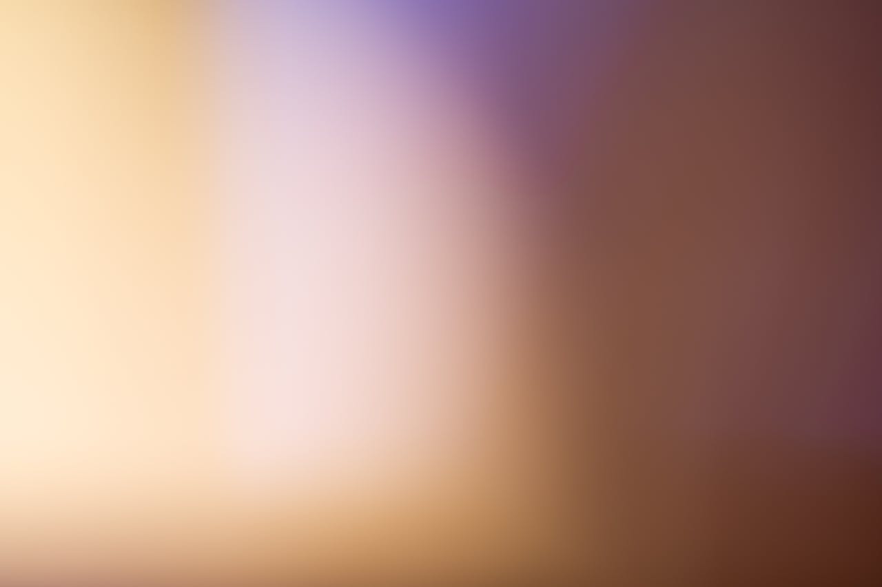 The Art of Drawing Readers In: Your attractive post title goes here A soothing abstract blurred gradient background with warm tones.